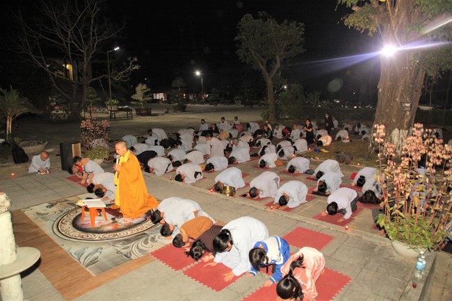Prostrating five hundred names Bodhisattva Avalokitesvara at Giai Lam Pagoda, Ha Tinh