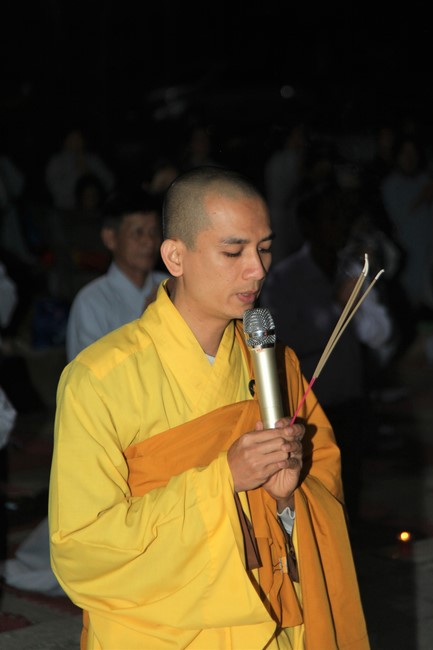 Prostrating five hundred names Bodhisattva Avalokitesvara at Giai Lam Pagoda, Ha Tinh