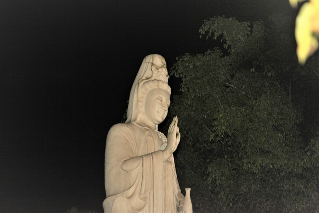 Prostrating five hundred names Bodhisattva Avalokitesvara at Giai Lam Pagoda, Ha Tinh