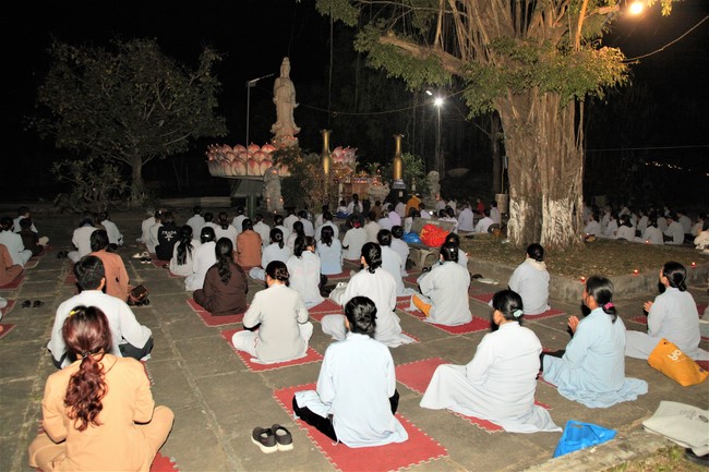 Prostrating five hundred names Bodhisattva Avalokitesvara at Giai Lam Pagoda, Ha Tinh