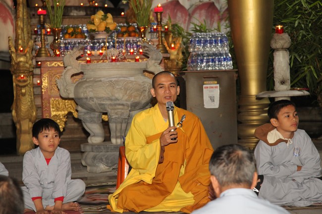 Prostrating five hundred names Bodhisattva Avalokitesvara at Giai Lam Pagoda, Ha Tinh