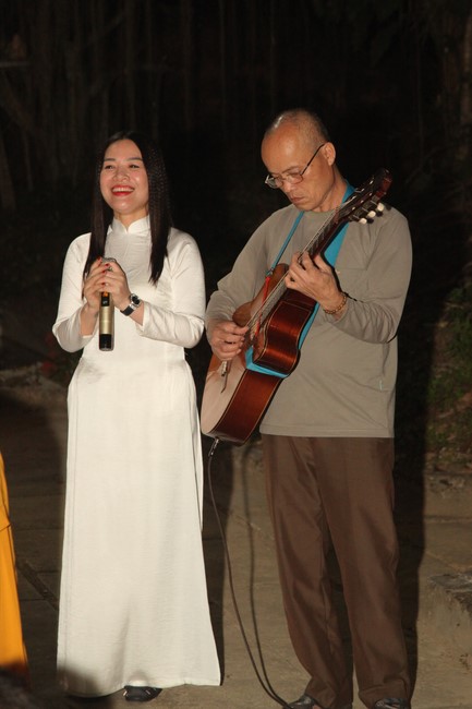 Prostrating five hundred names Bodhisattva Avalokitesvara at Giai Lam Pagoda, Ha Tinh