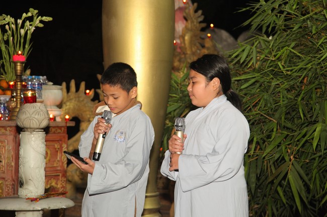 Prostrating five hundred names Bodhisattva Avalokitesvara at Giai Lam Pagoda, Ha Tinh