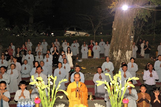Prostrating five hundred names Bodhisattva Avalokitesvara at Giai Lam Pagoda, Ha Tinh