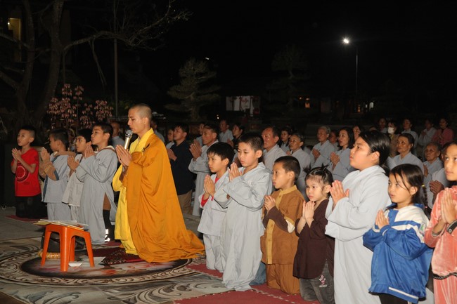 Prostrating five hundred names Bodhisattva Avalokitesvara at Giai Lam Pagoda, Ha Tinh