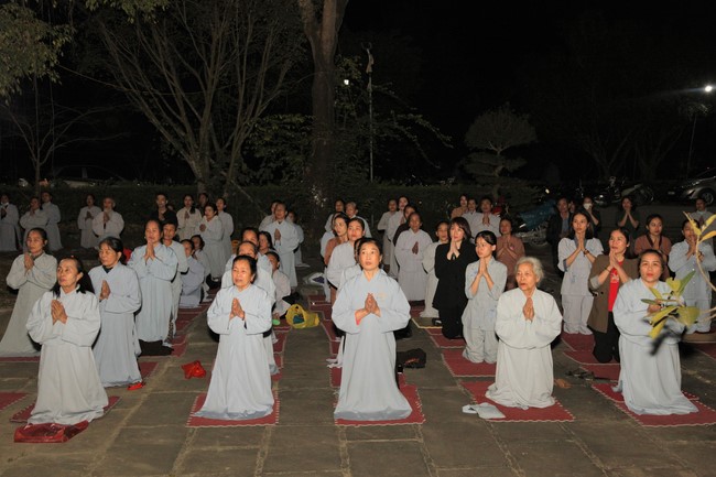 Prostrating five hundred names Bodhisattva Avalokitesvara at Giai Lam Pagoda, Ha Tinh