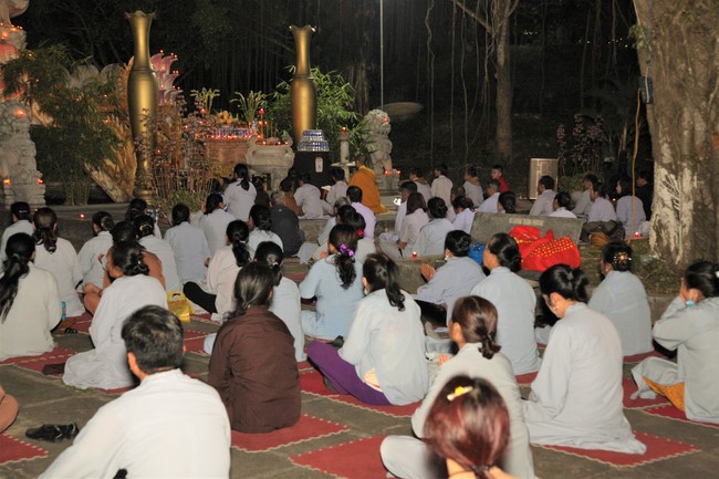Prostrating five hundred names Bodhisattva Avalokitesvara at Giai Lam Pagoda, Ha Tinh