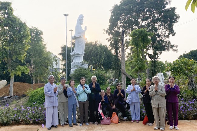 One-Day Peaceful Retreat at Suoi Phap Pagoda