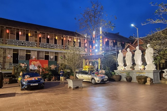 Robe-Bowl welcome Ceremony from India at Dong Cao Pagoda - Thanh Hoa