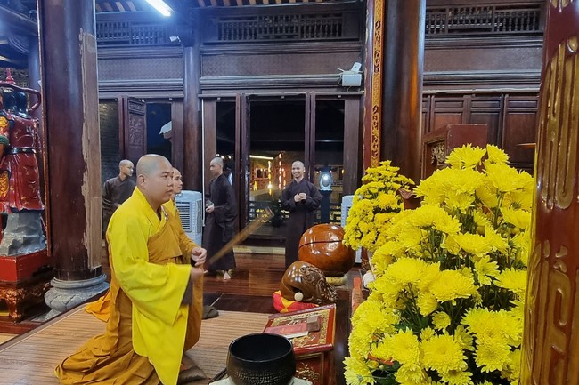 Robe-Bowl welcome Ceremony from India at Dong Cao Pagoda - Thanh Hoa