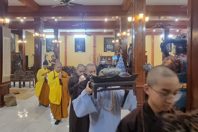 Robe-Bowl welcome Ceremony from India at Dong Cao Pagoda - Thanh Hoa