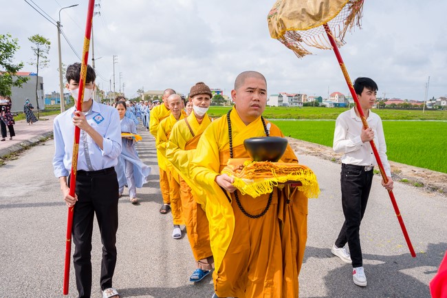 Robe-Bowl welcome Ceremony from India at Dong Cao Pagoda - Thanh Hoa