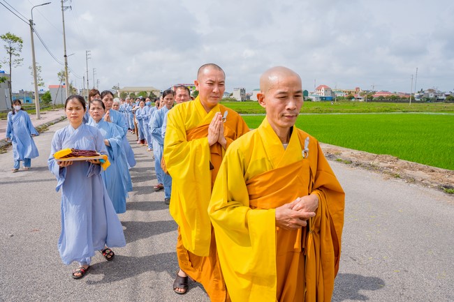Robe-Bowl welcome Ceremony from India at Dong Cao Pagoda - Thanh Hoa