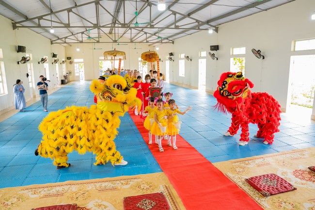 Robe-Bowl welcome Ceremony from India at Dong Cao Pagoda - Thanh Hoa