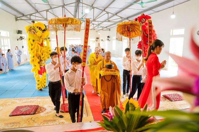 Robe-Bowl welcome Ceremony from India at Dong Cao Pagoda - Thanh Hoa