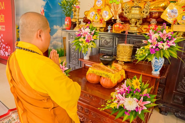 Robe-Bowl welcome Ceremony from India at Dong Cao Pagoda - Thanh Hoa