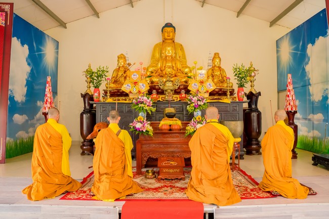 Robe-Bowl welcome Ceremony from India at Dong Cao Pagoda - Thanh Hoa