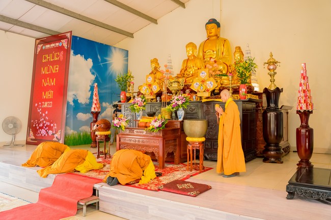 Robe-Bowl welcome Ceremony from India at Dong Cao Pagoda - Thanh Hoa