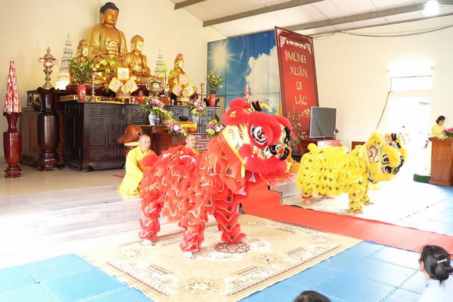 Robe-Bowl welcome Ceremony from India at Dong Cao Pagoda - Thanh Hoa