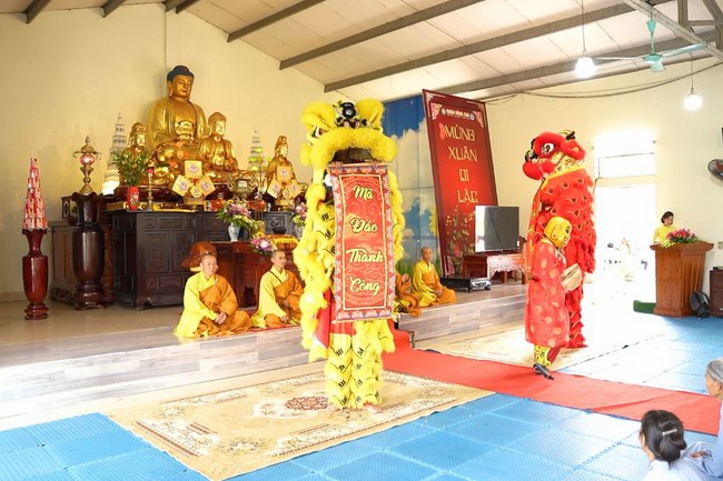 Robe-Bowl welcome Ceremony from India at Dong Cao Pagoda - Thanh Hoa