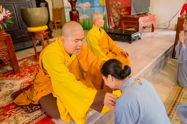 Robe-Bowl welcome Ceremony from India at Dong Cao Pagoda - Thanh Hoa