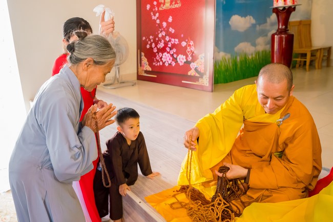 Robe-Bowl welcome Ceremony from India at Dong Cao Pagoda - Thanh Hoa