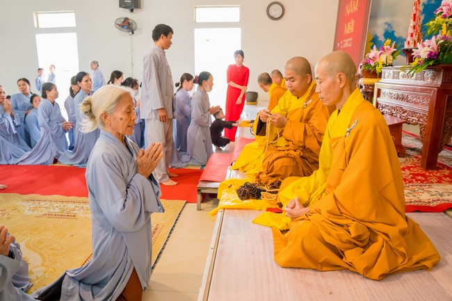 Robe-Bowl welcome Ceremony from India at Dong Cao Pagoda - Thanh Hoa