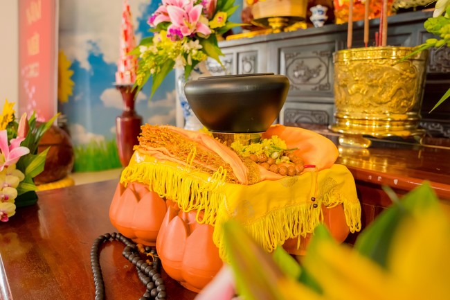 Robe-Bowl welcome Ceremony from India at Dong Cao Pagoda - Thanh Hoa