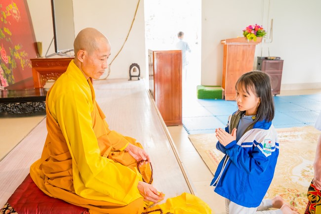Robe-Bowl welcome Ceremony from India at Dong Cao Pagoda - Thanh Hoa