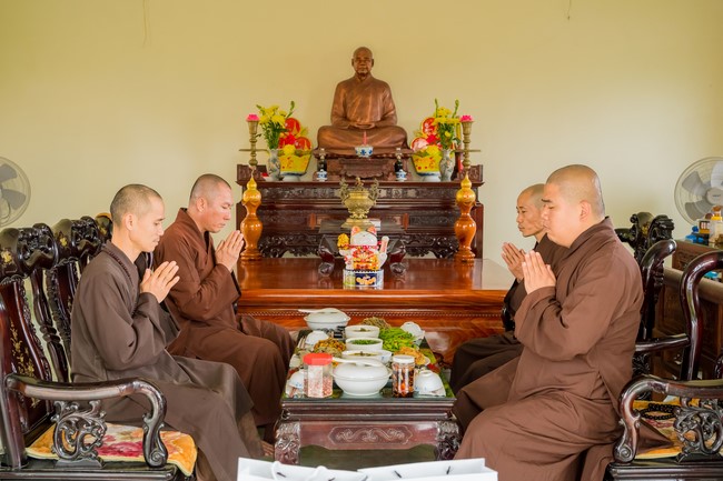 Robe-Bowl welcome Ceremony from India at Dong Cao Pagoda - Thanh Hoa