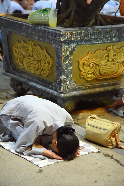 Repentance ceremony on Feb. 30th, Year of the Cat