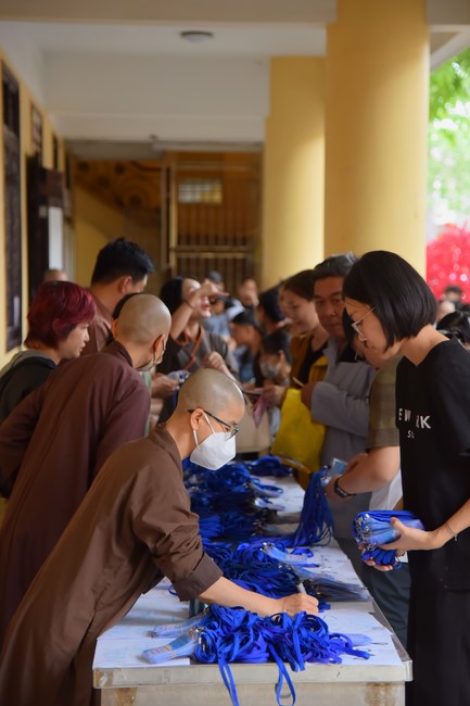 First day of Retreat Establishing communication in the family - Solving knots, reconnecting deep love of Plum Village.