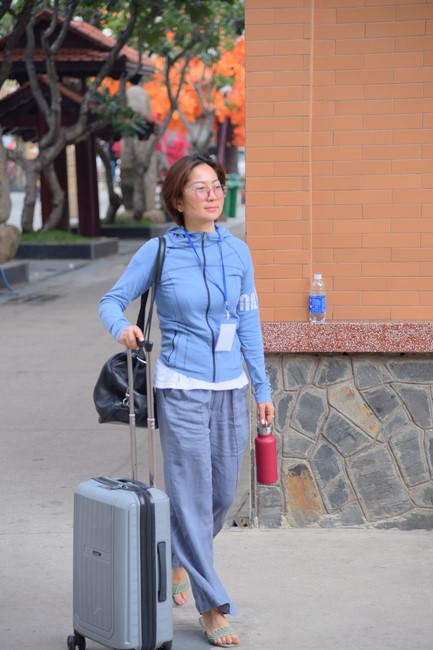 First day of Retreat Establishing communication in the family - Solving knots, reconnecting deep love of Plum Village.