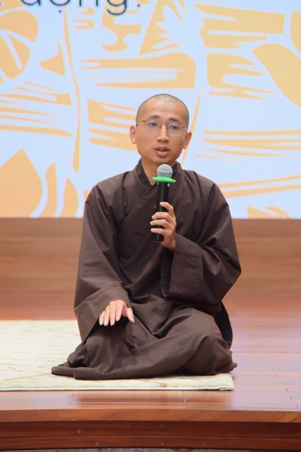 First day of Retreat Establishing communication in the family - Solving knots, reconnecting deep love of Plum Village.