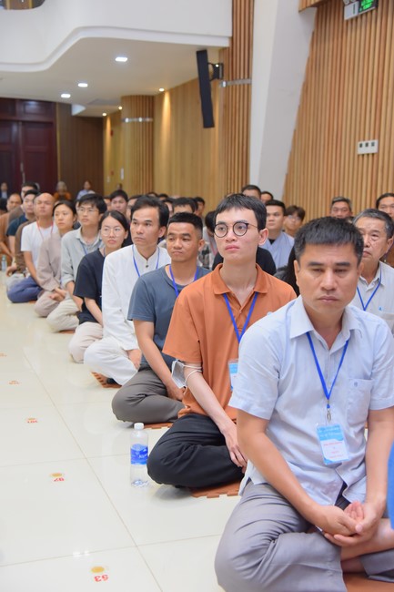 First day of Retreat Establishing communication in the family - Solving knots, reconnecting deep love of Plum Village.