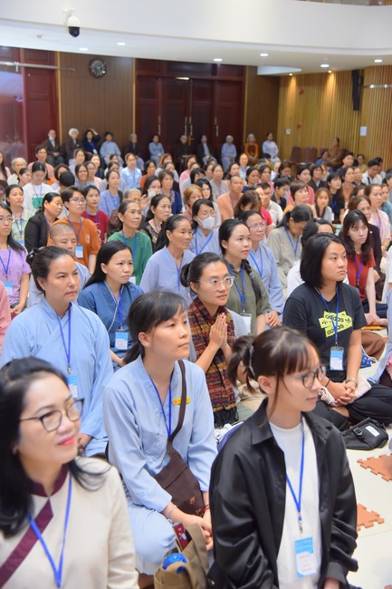 First day of Retreat Establishing communication in the family - Solving knots, reconnecting deep love of Plum Village.