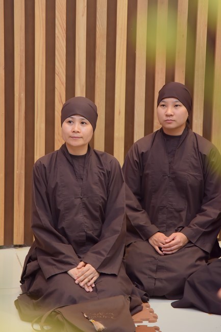 First day of Retreat Establishing communication in the family - Solving knots, reconnecting deep love of Plum Village.