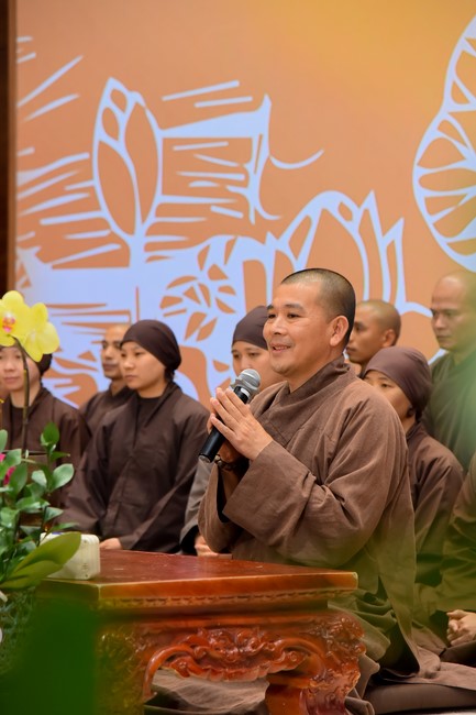 First day of Retreat Establishing communication in the family - Solving knots, reconnecting deep love of Plum Village.