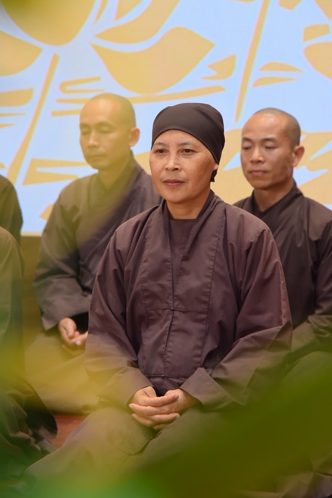 First day of Retreat Establishing communication in the family - Solving knots, reconnecting deep love of Plum Village.