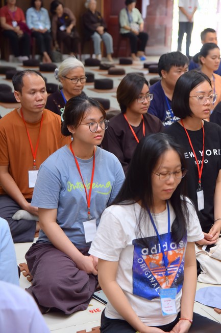 First day of Retreat Establishing communication in the family - Solving knots, reconnecting deep love of Plum Village.