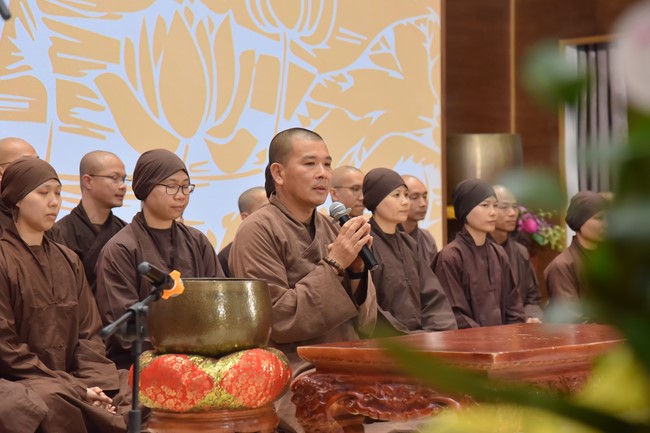 First day of Retreat Establishing communication in the family - Solving knots, reconnecting deep love of Plum Village.