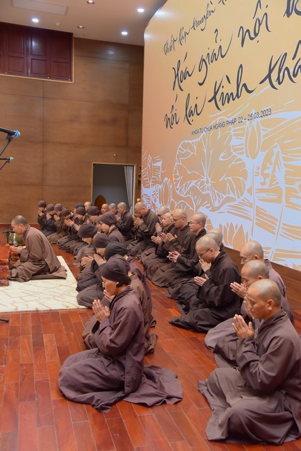 First day of Retreat Establishing communication in the family - Solving knots, reconnecting deep love of Plum Village.