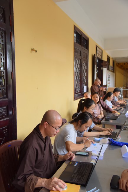 First day of Retreat Establishing communication in the family - Solving knots, reconnecting deep love of Plum Village.