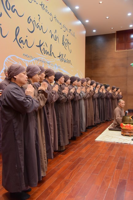 First day of Retreat Establishing communication in the family - Solving knots, reconnecting deep love of Plum Village.