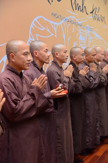 First day of Retreat Establishing communication in the family - Solving knots, reconnecting deep love of Plum Village.