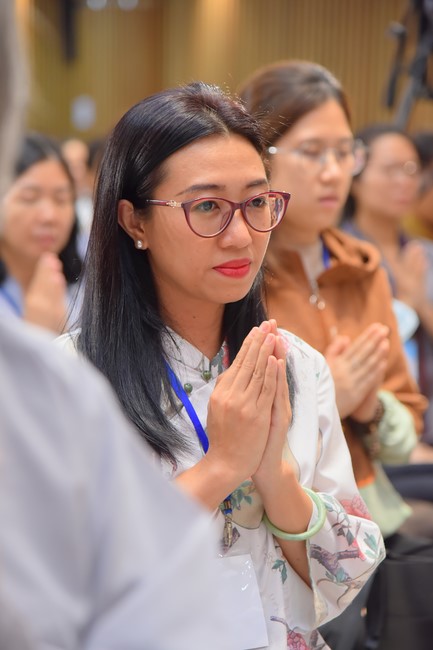 First day of Retreat Establishing communication in the family - Solving knots, reconnecting deep love of Plum Village.