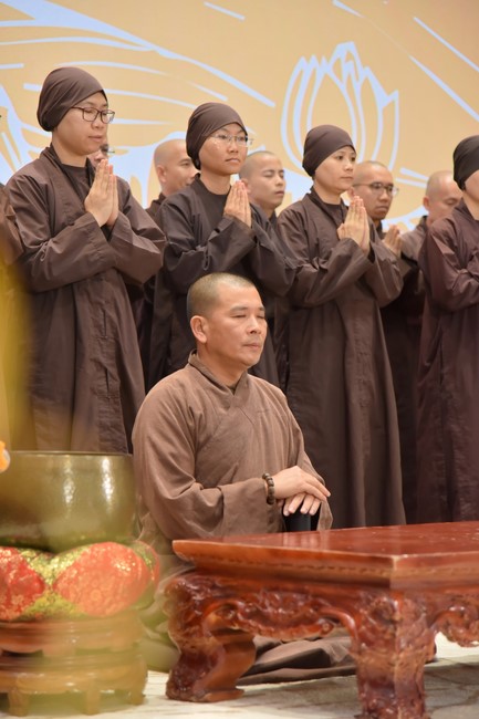 First day of Retreat Establishing communication in the family - Solving knots, reconnecting deep love of Plum Village.