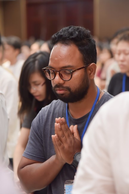 First day of Retreat Establishing communication in the family - Solving knots, reconnecting deep love of Plum Village.