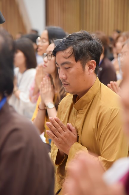 First day of Retreat Establishing communication in the family - Solving knots, reconnecting deep love of Plum Village.