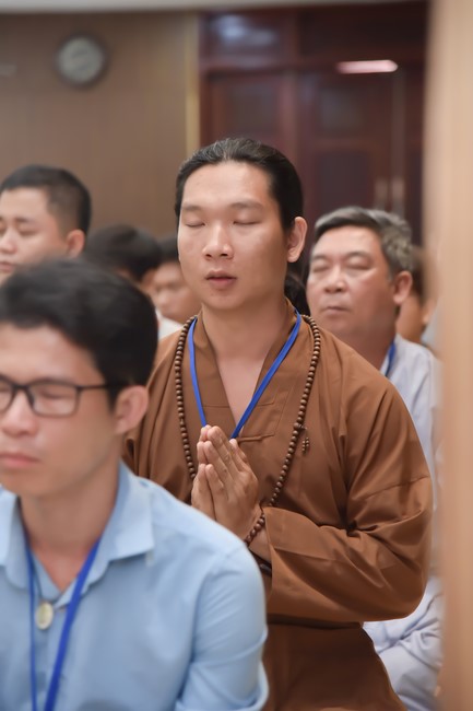 First day of Retreat Establishing communication in the family - Solving knots, reconnecting deep love of Plum Village.